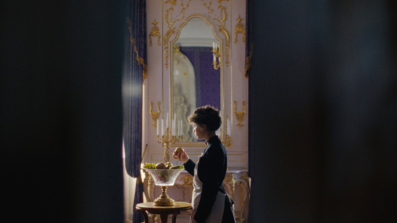 Fanny still 4