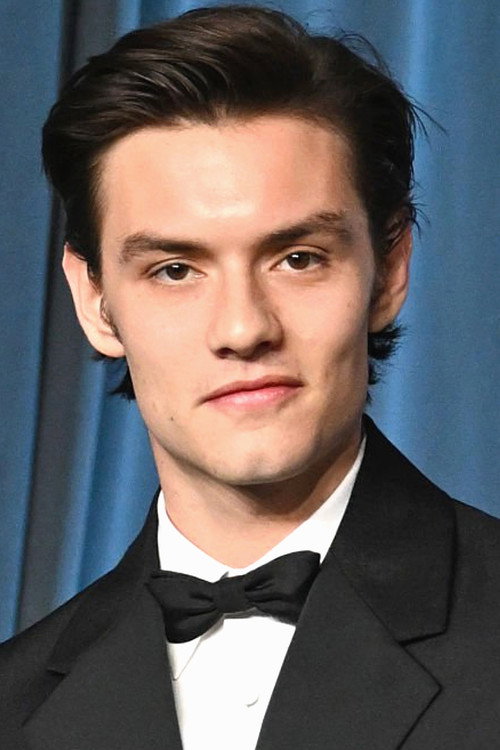 Louis Partridge portrait